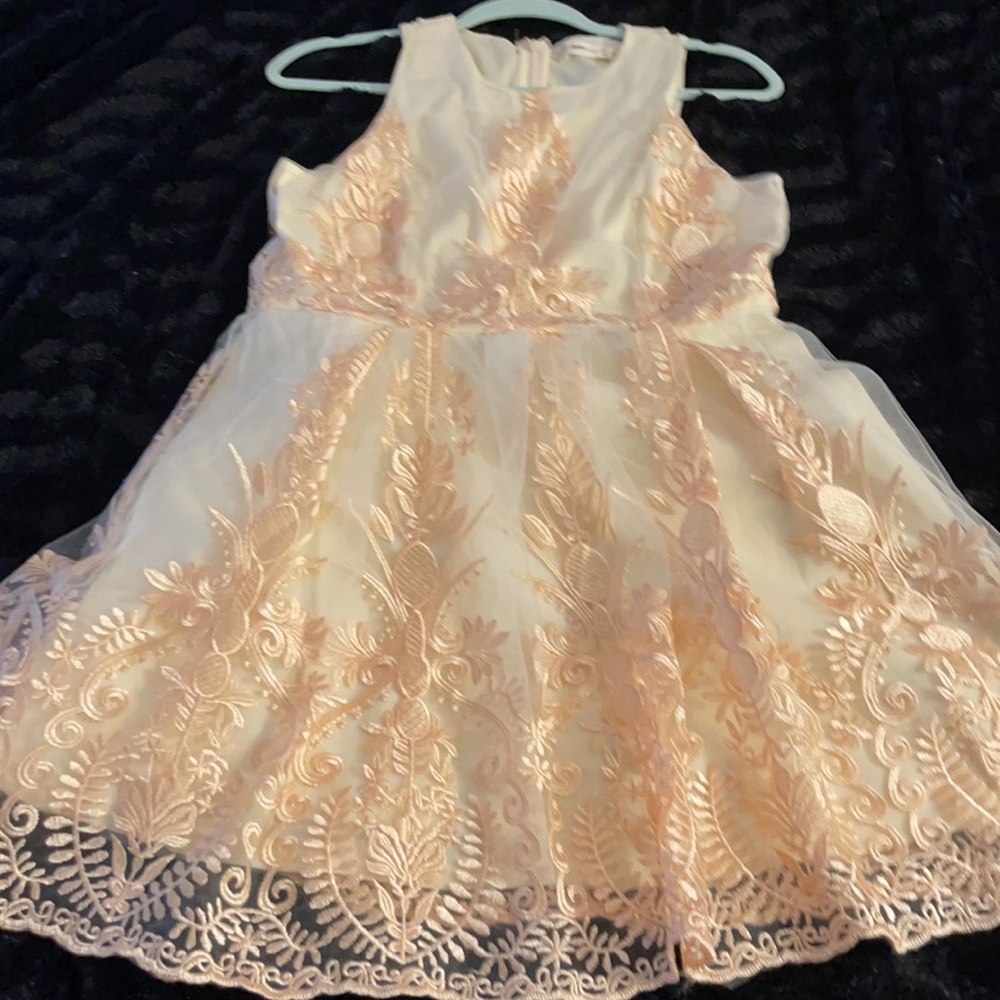 Lace aplique dress - Picture 2 of 4